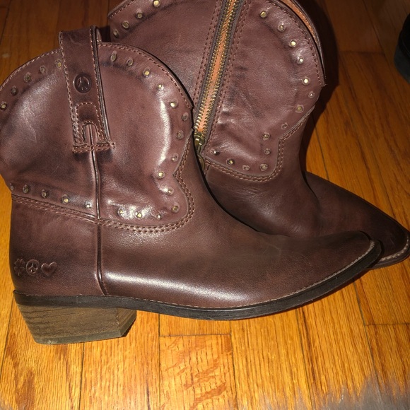 SOLD !!!!!!!    Leather Ankle Boots - Picture 3 of 3